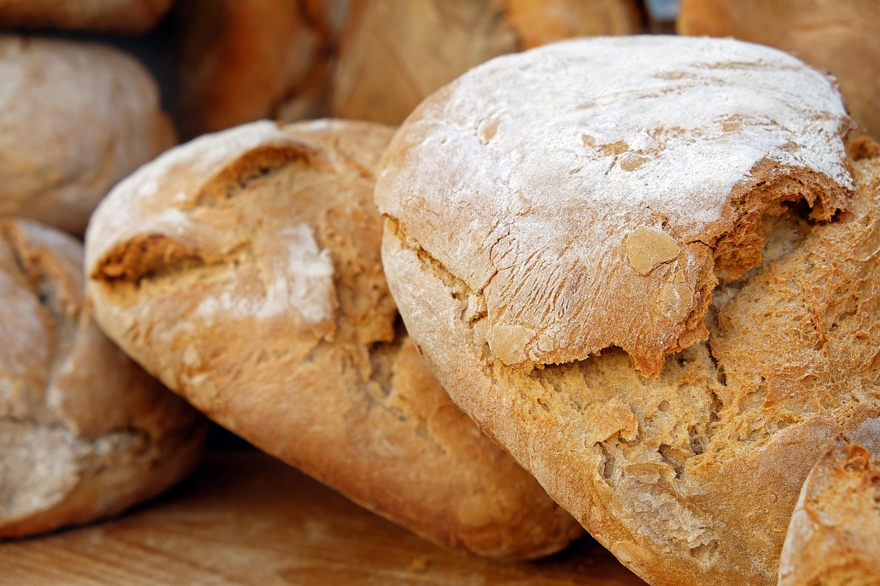 Pães artesanais acabados de sair do forno